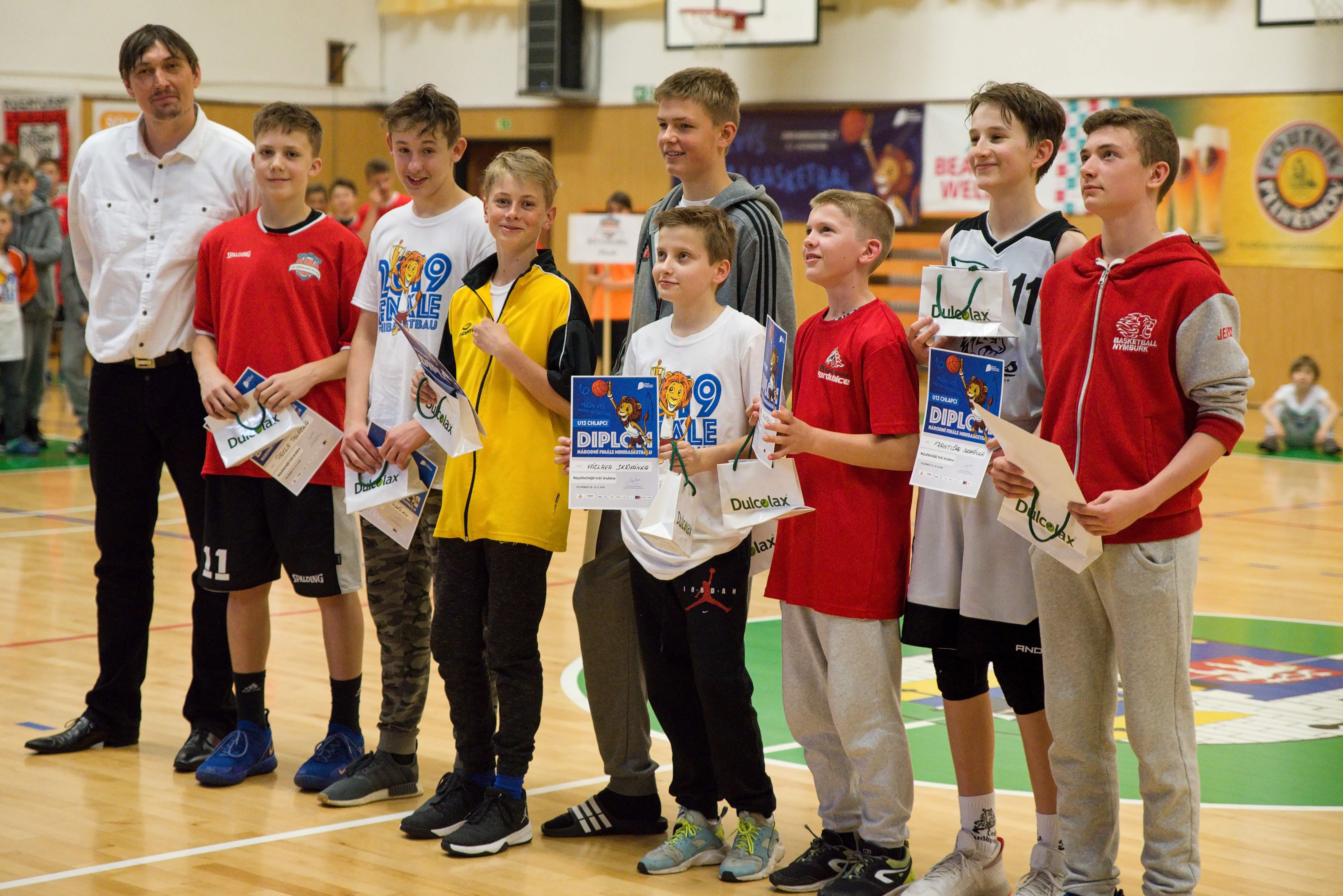 Zakončení  * NFU13  *  Předání cen